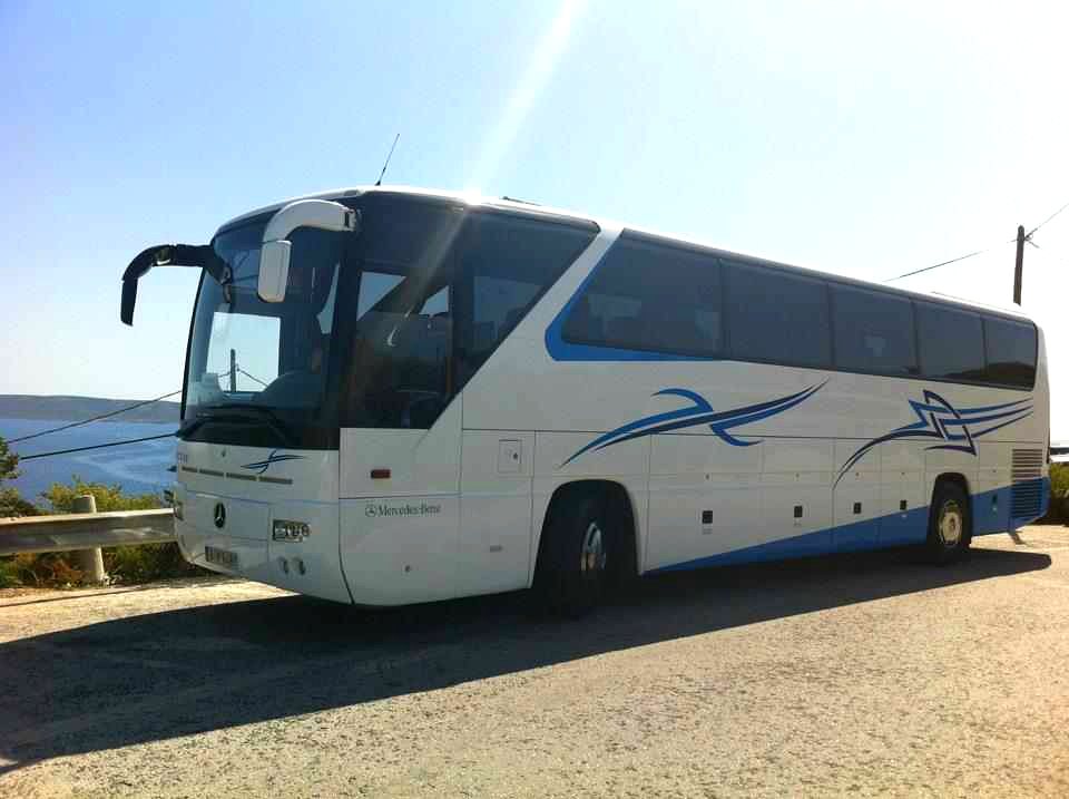Πούλμαν του στόλου της Rokkos Travel