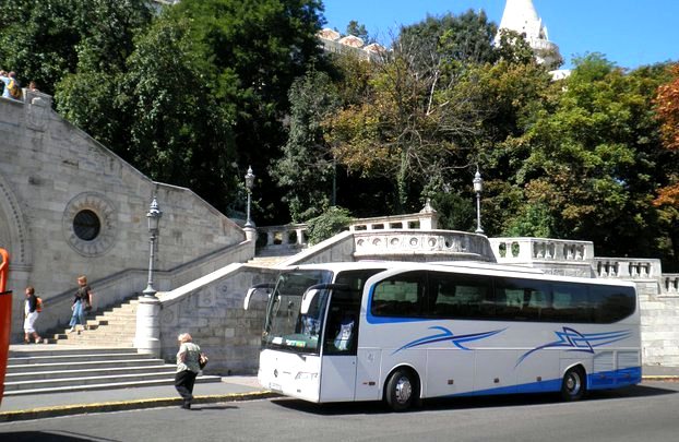 Πούλμαν του στόλου της Rokkos Travel