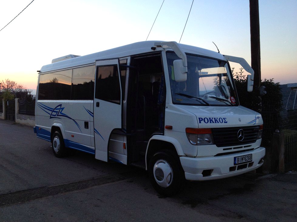 Μικρό πούλμαν Rokkos Travel