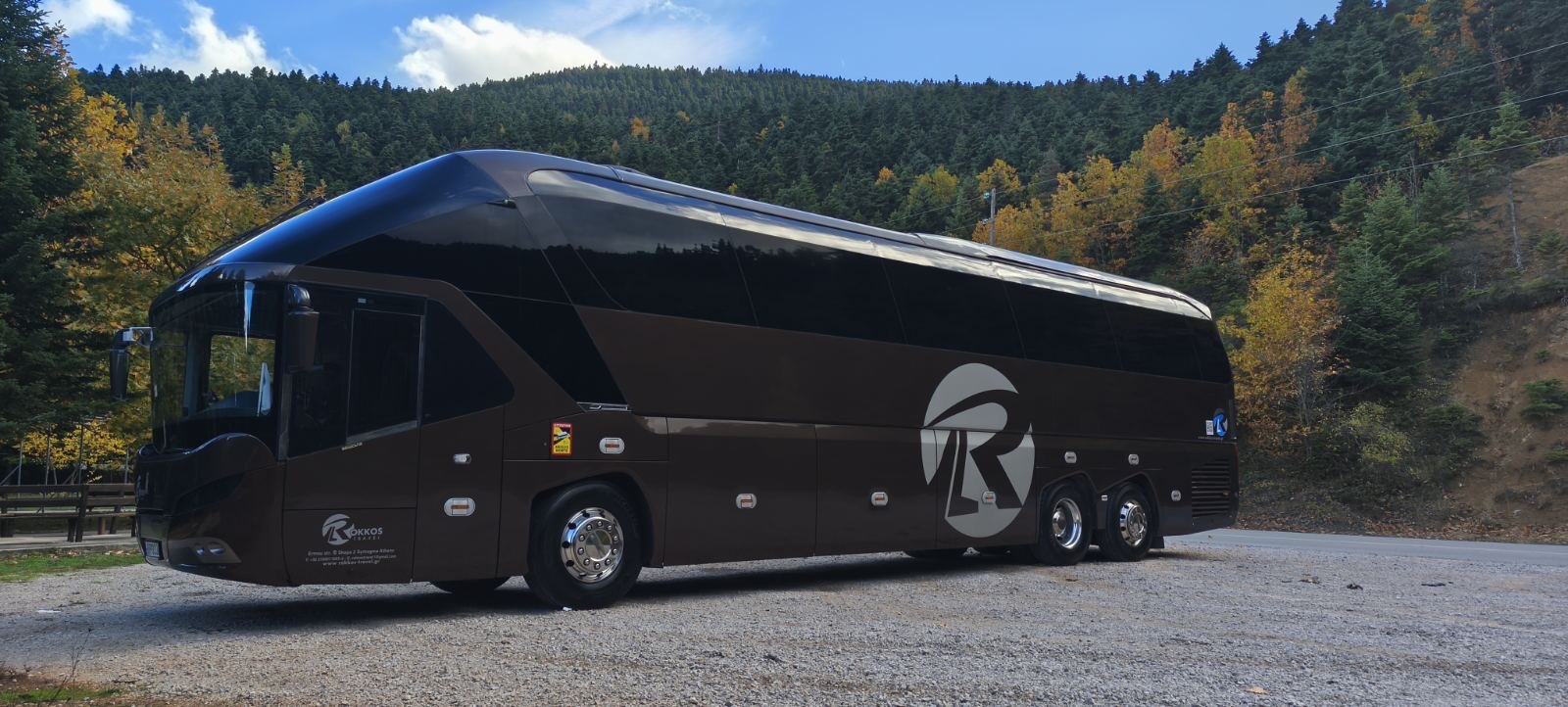 Πούλμαν του στόλου της Rokkos Travel