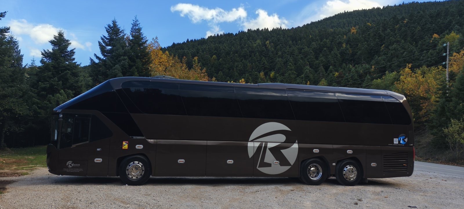 Πούλμαν του στόλου της Rokkos Travel