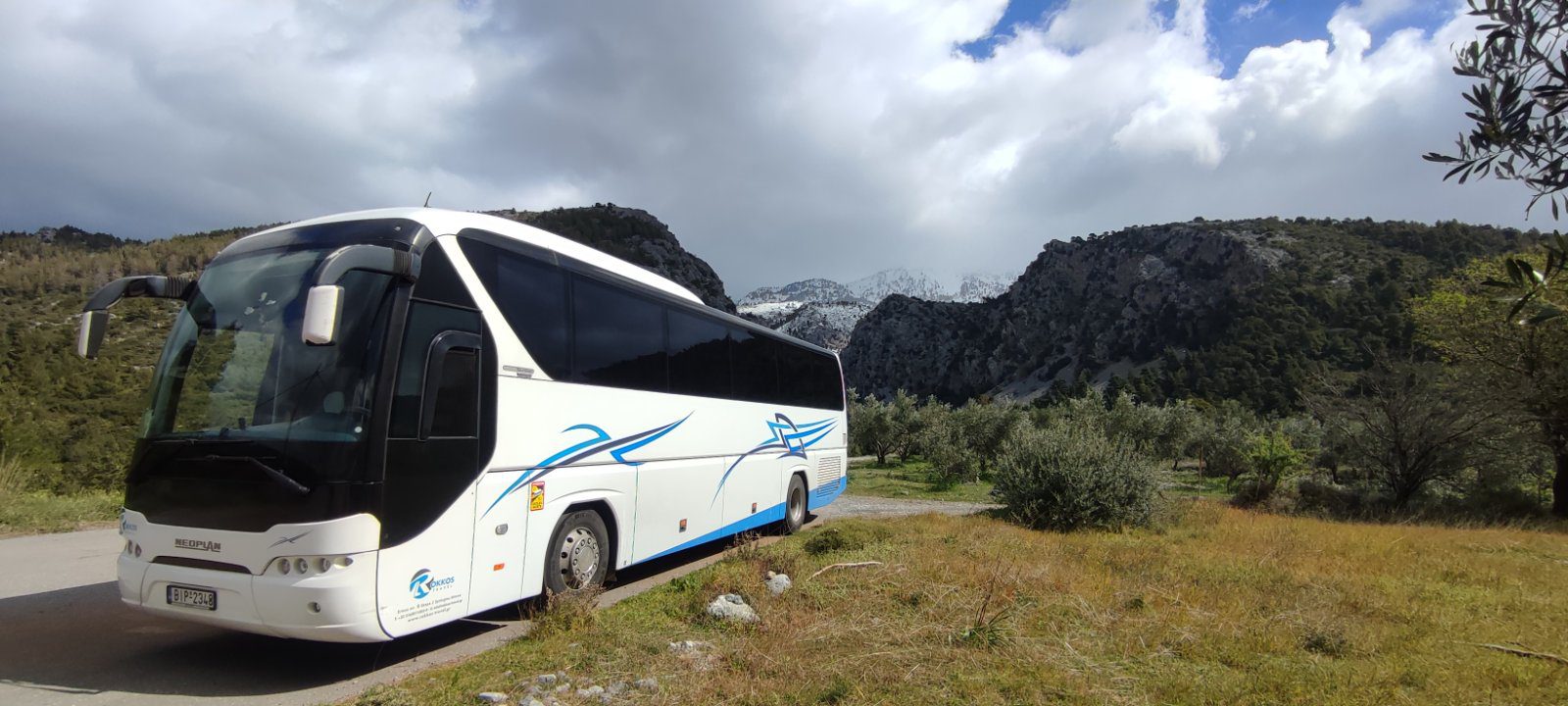 Πούλμαν του στόλου της Rokkos Travel